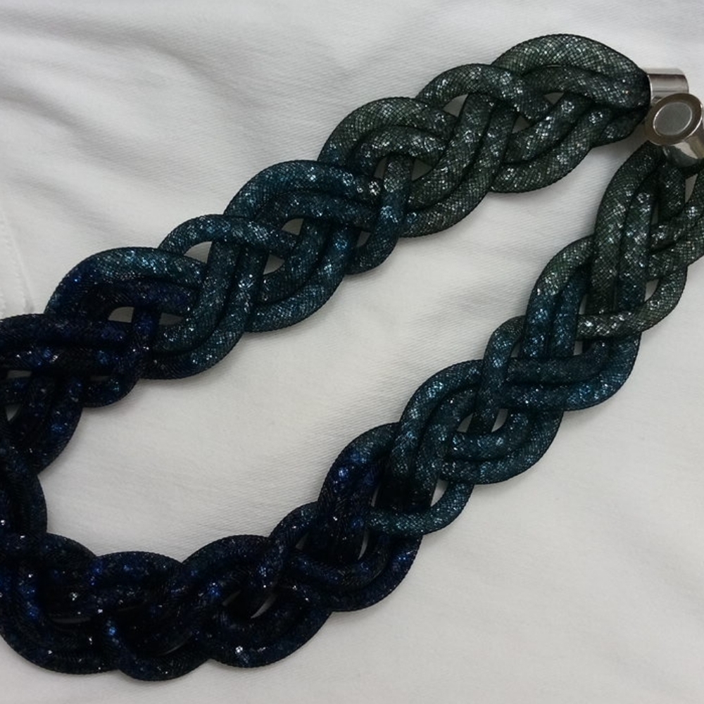 Flexible braided mesh necklace w/magnetic clasp